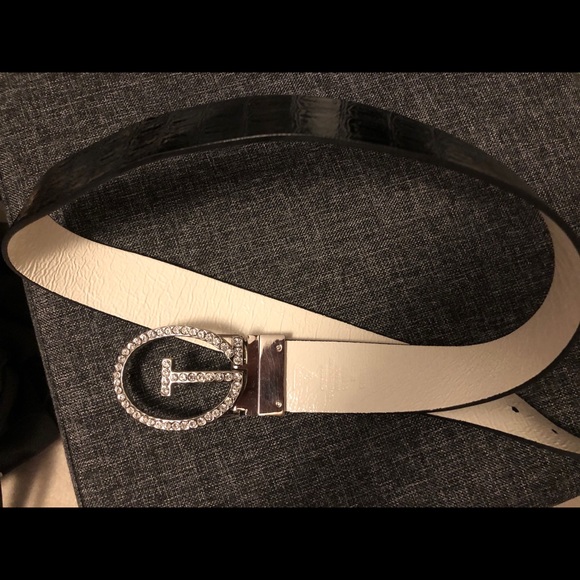 Guess belt - Reversible!! - Picture 2 of 4